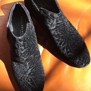 BLACK CRUSHED VELVET BOOTIE